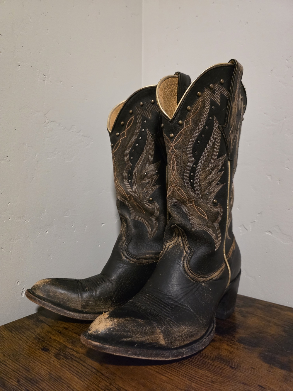 Idyllwind Black and Tan Cowboy Boots -sz 8